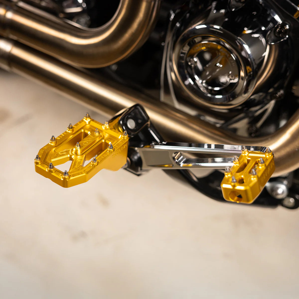 Thrashin Supply Aggressor Foot Pegs - Gold