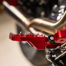 Thrashin Supply Aggressor Foot Pegs - Red