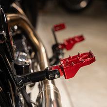Thrashin Supply Aggressor Foot Pegs - Red