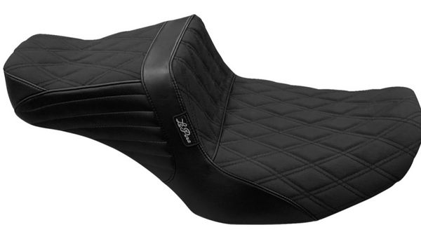 Le Pera Tailwhip Seat - Double Diamond w/ Gripper - FLH/FLT '23-'25